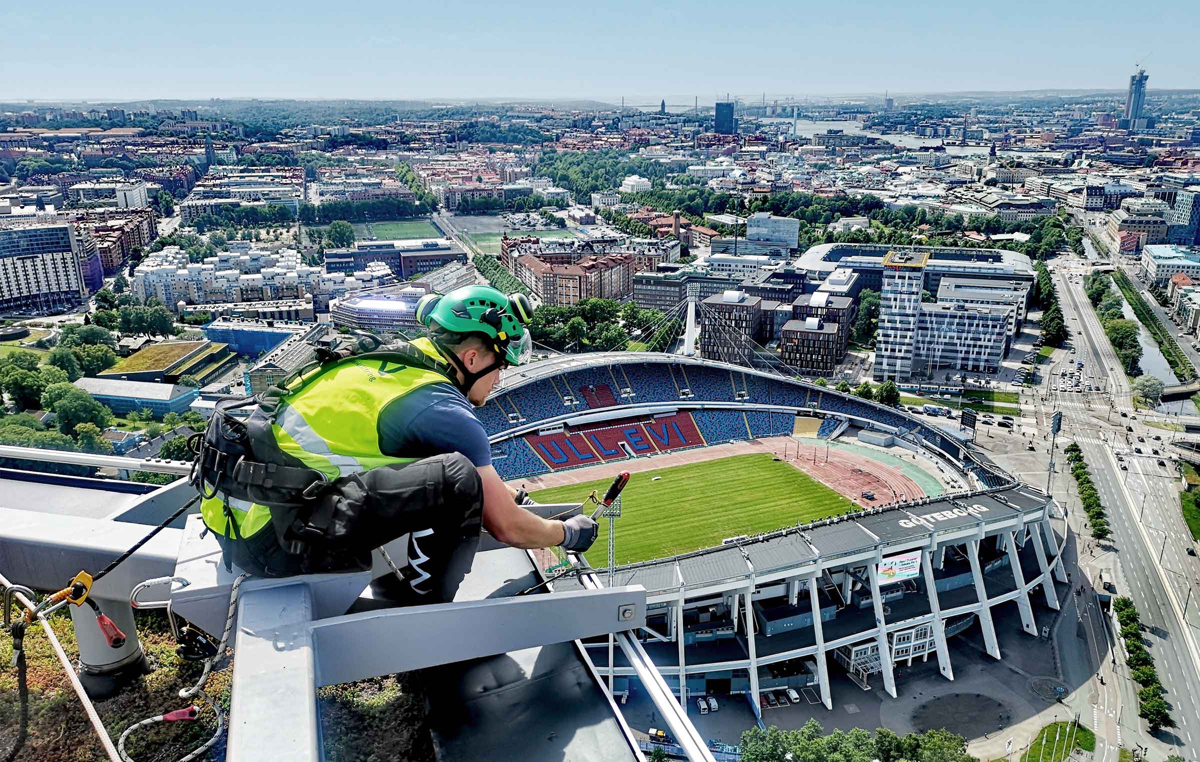 arbetande man med utsikt